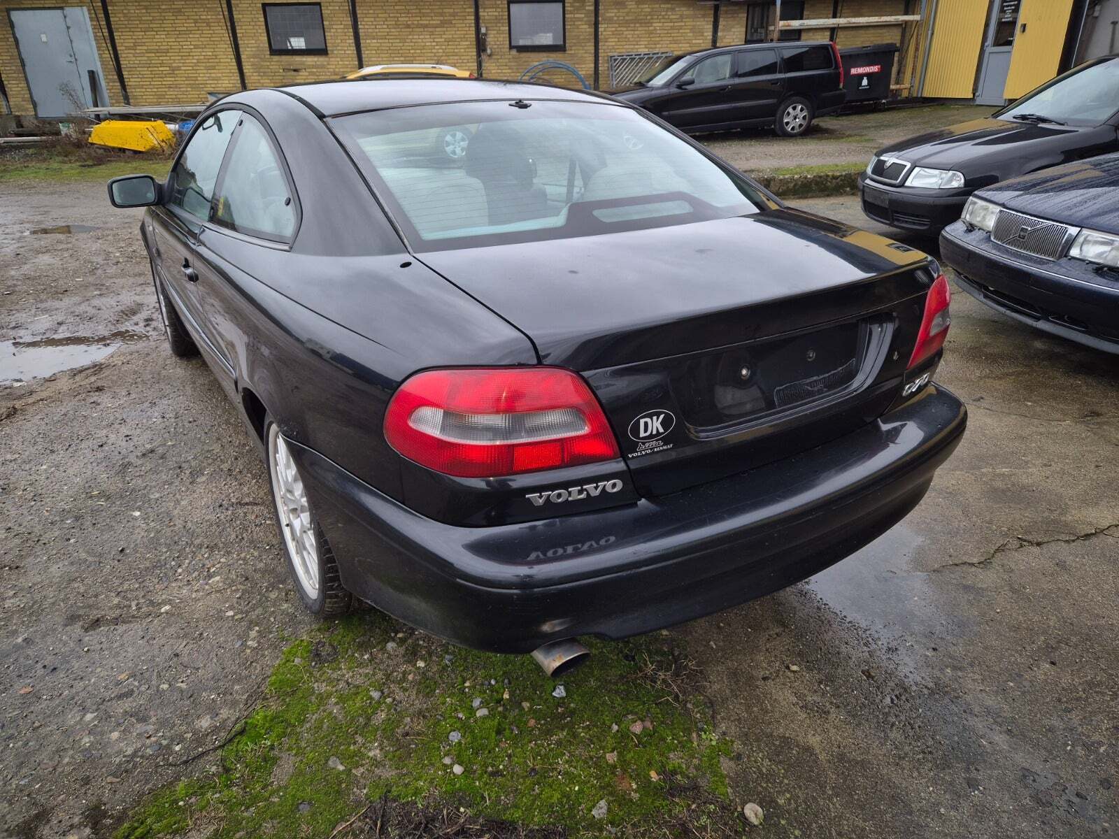 Sort Volvo C70 fra 1997 set udefra