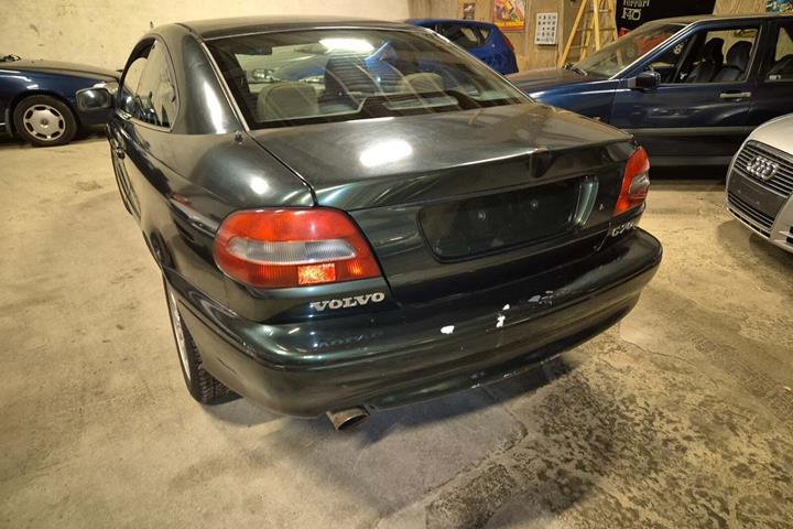 Grøn Volvo C70 fra 1998 set udefra