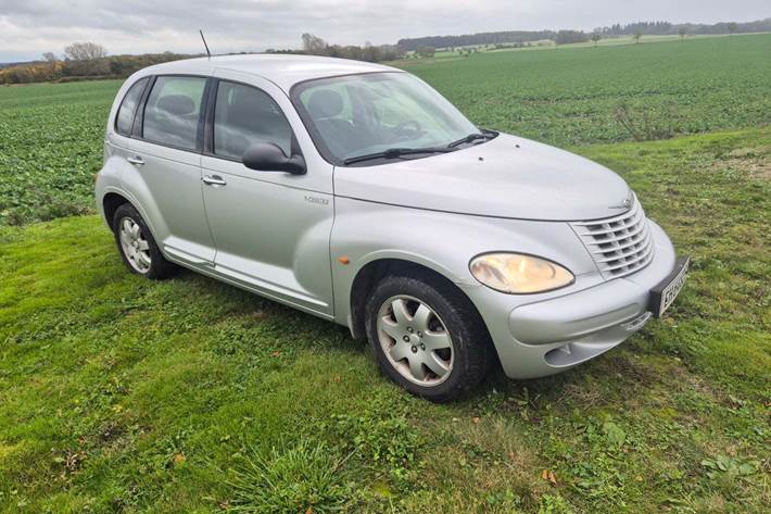 Sølv Chrysler PT Cruiser fra 2004