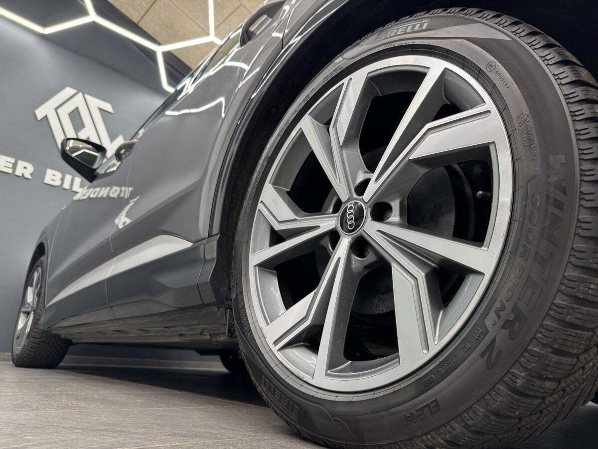 Grå Audi Q4 e-tron fra 2022