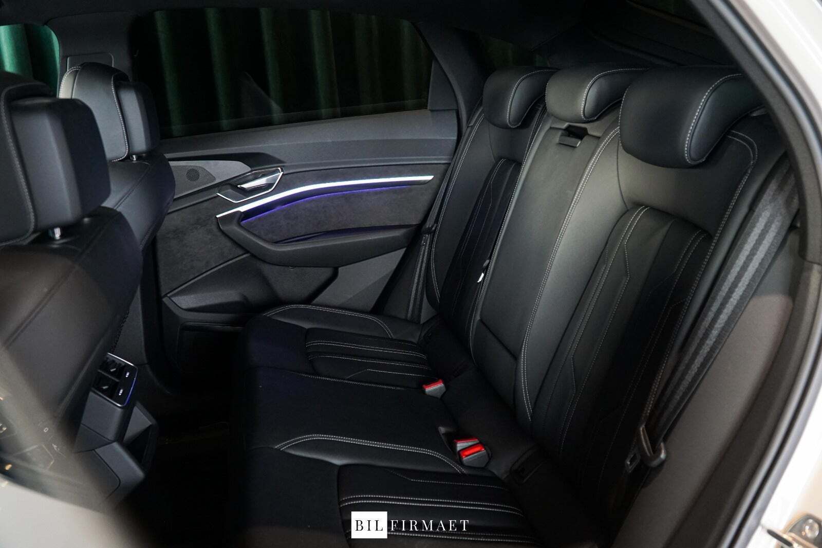 Beige Audi e-tron fra 2022