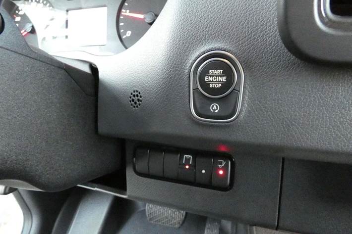 Hvid Mercedes Sprinter 317 fra 2022