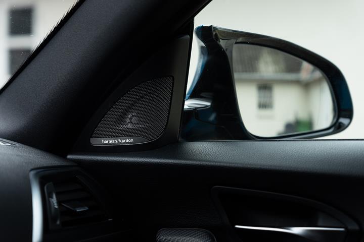 Blå BMW M2 fra 2019