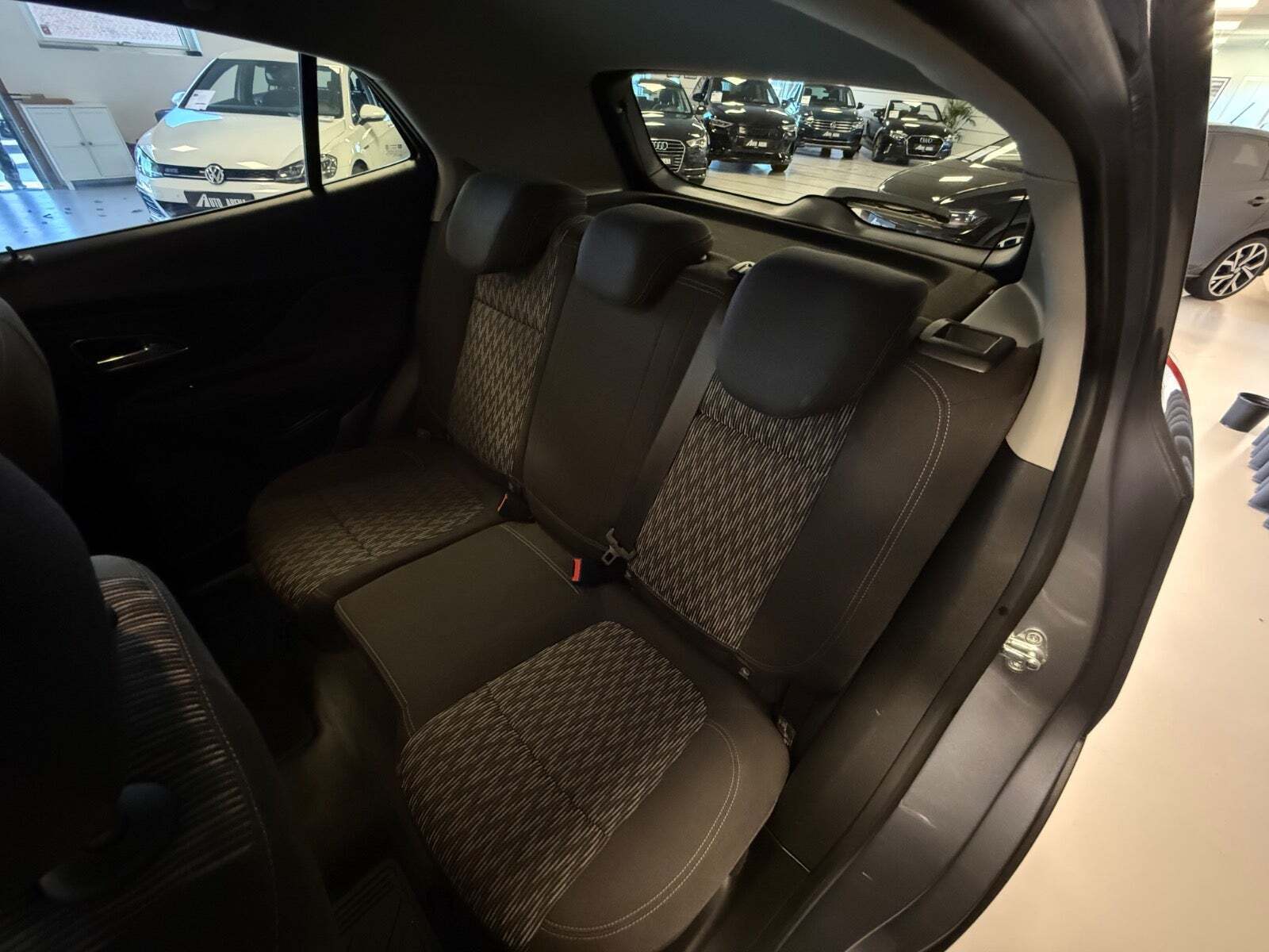 Grå Opel Mokka fra 2015