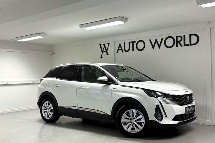 Hvid Peugeot 3008 fra 2021 set udefra