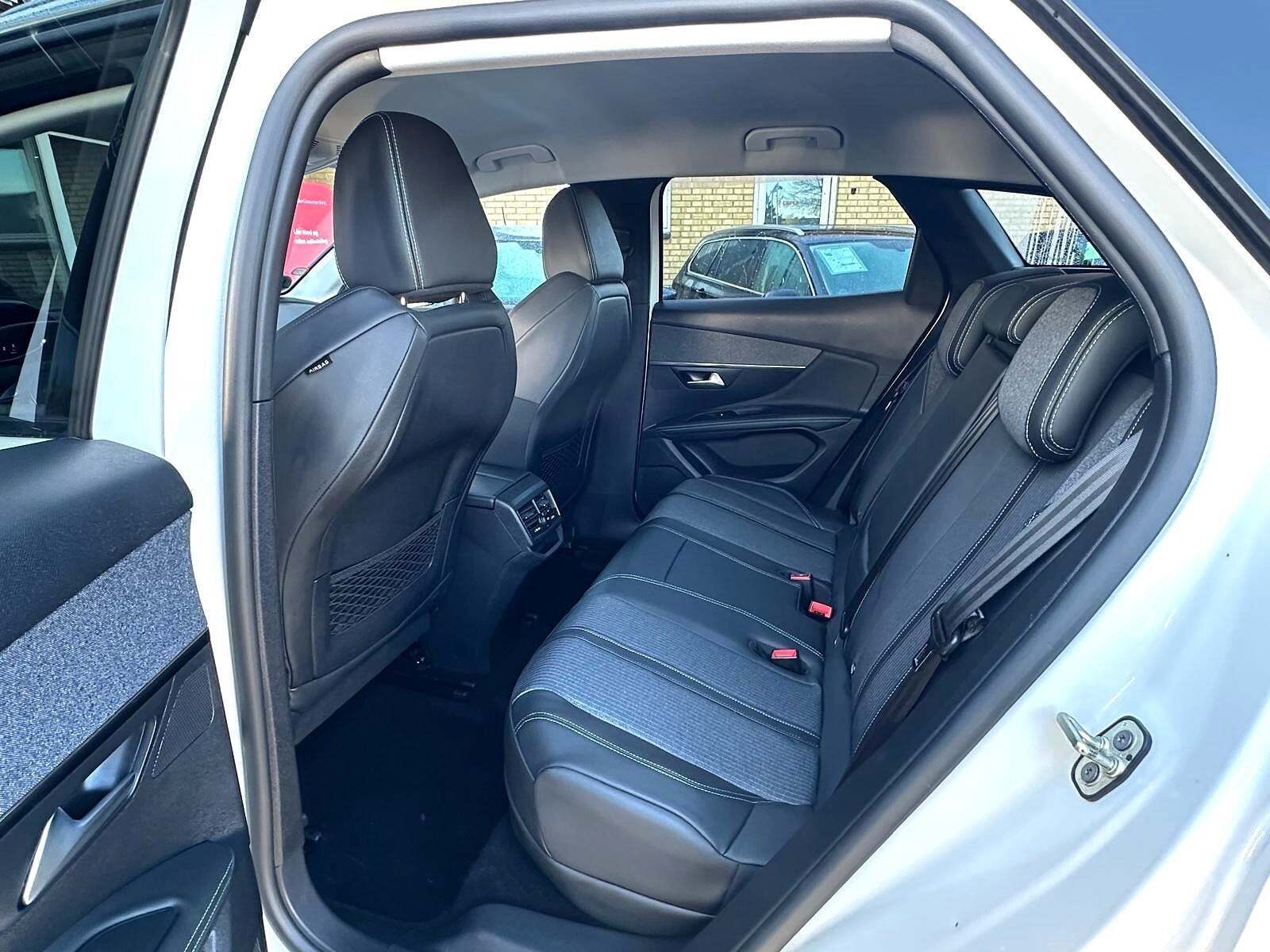 Hvid Peugeot 3008 fra 2021
