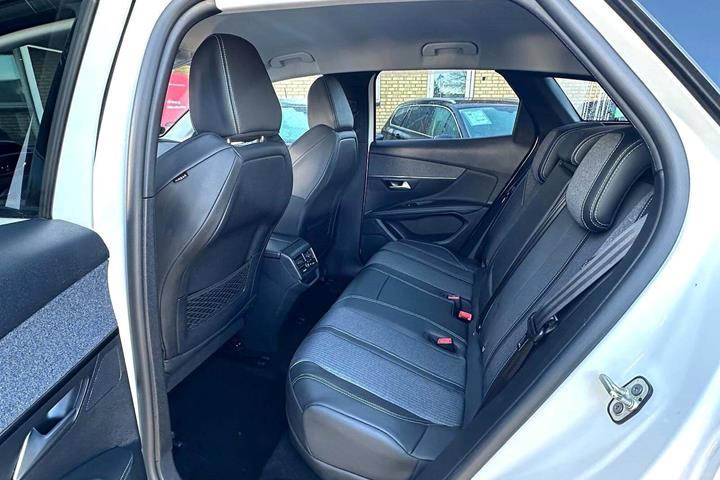 Hvid Peugeot 3008 fra 2021