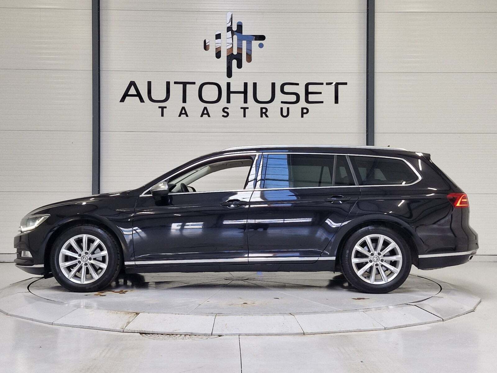 Sort VW Passat fra 2016