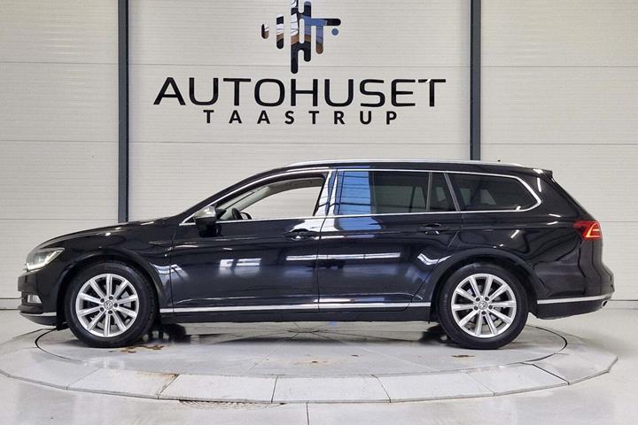 Sort VW Passat fra 2016