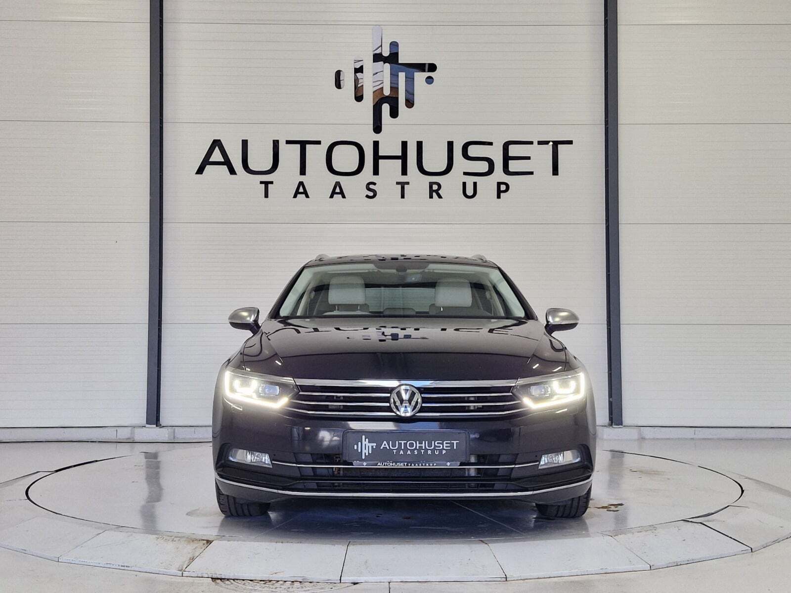 Sort VW Passat fra 2016