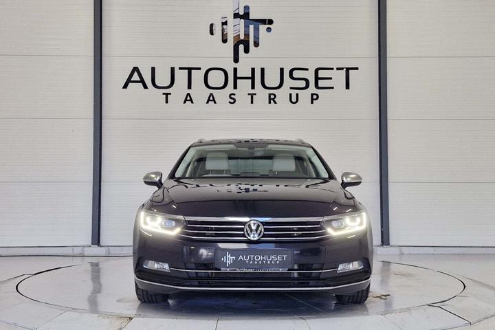 Sort VW Passat fra 2016