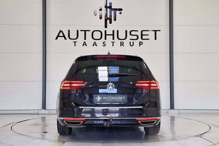 Sort VW Passat fra 2016