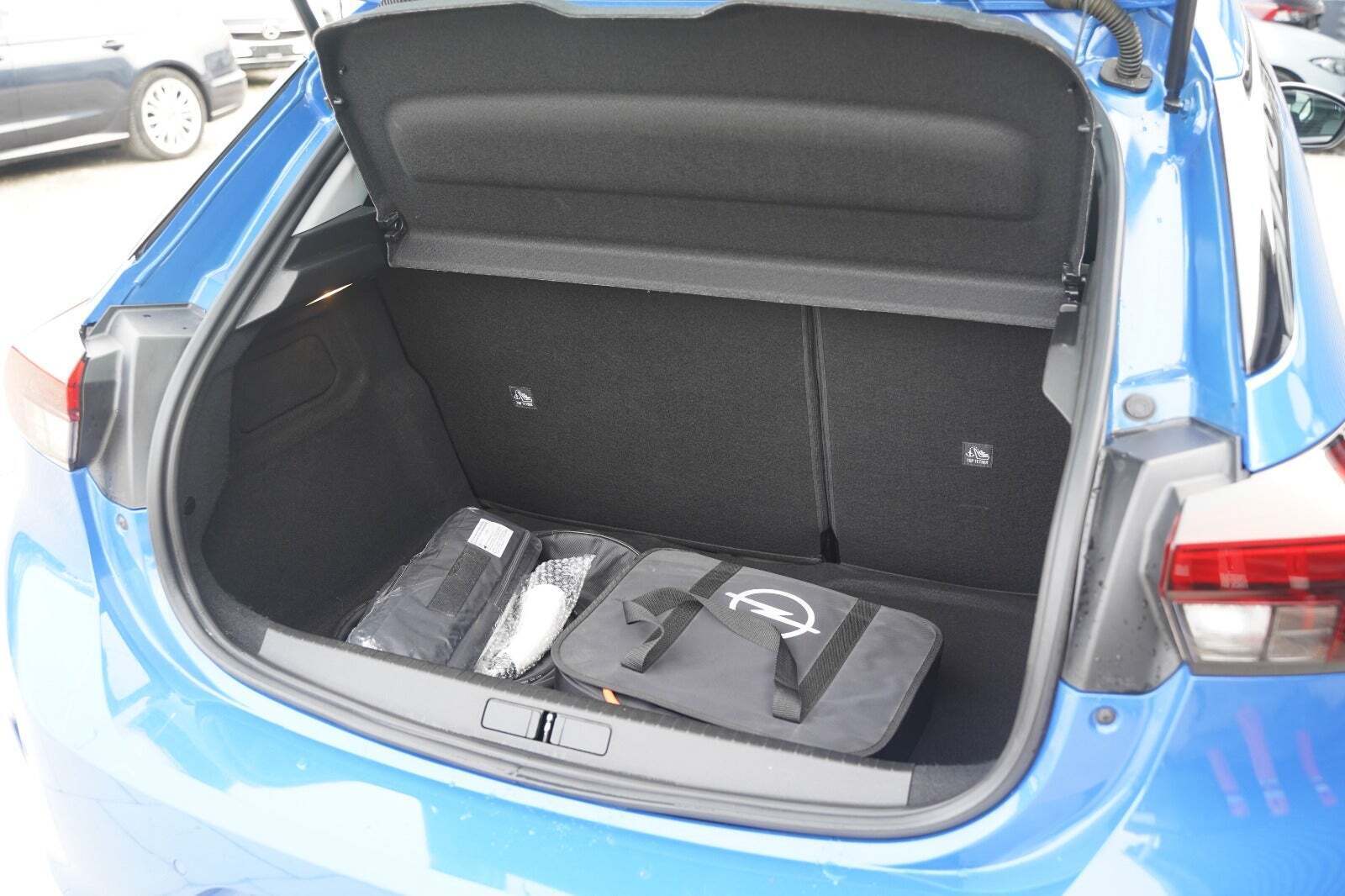 Blå Opel Corsa-e fra 2023