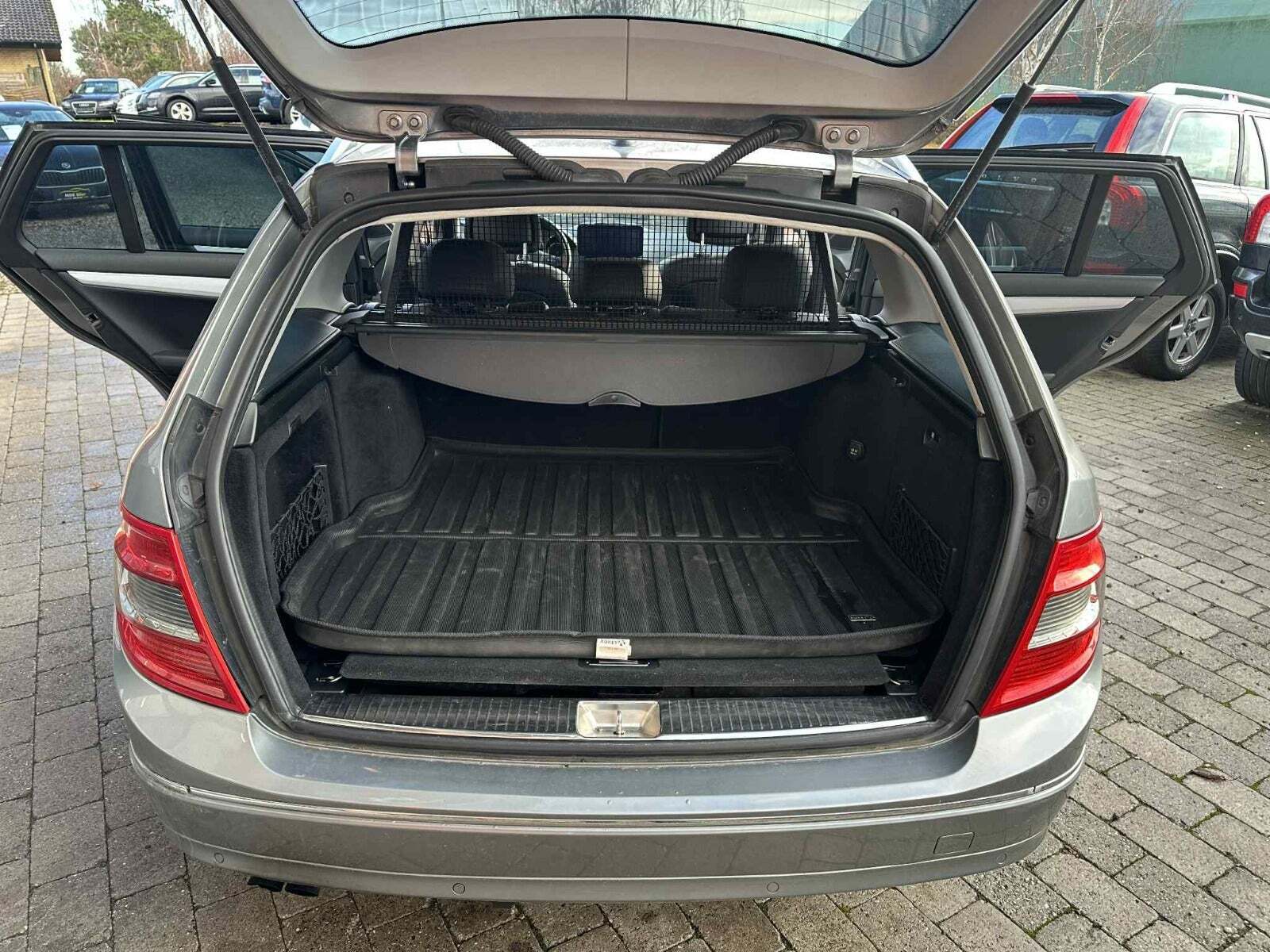 undefined Mercedes C200 fra 2010