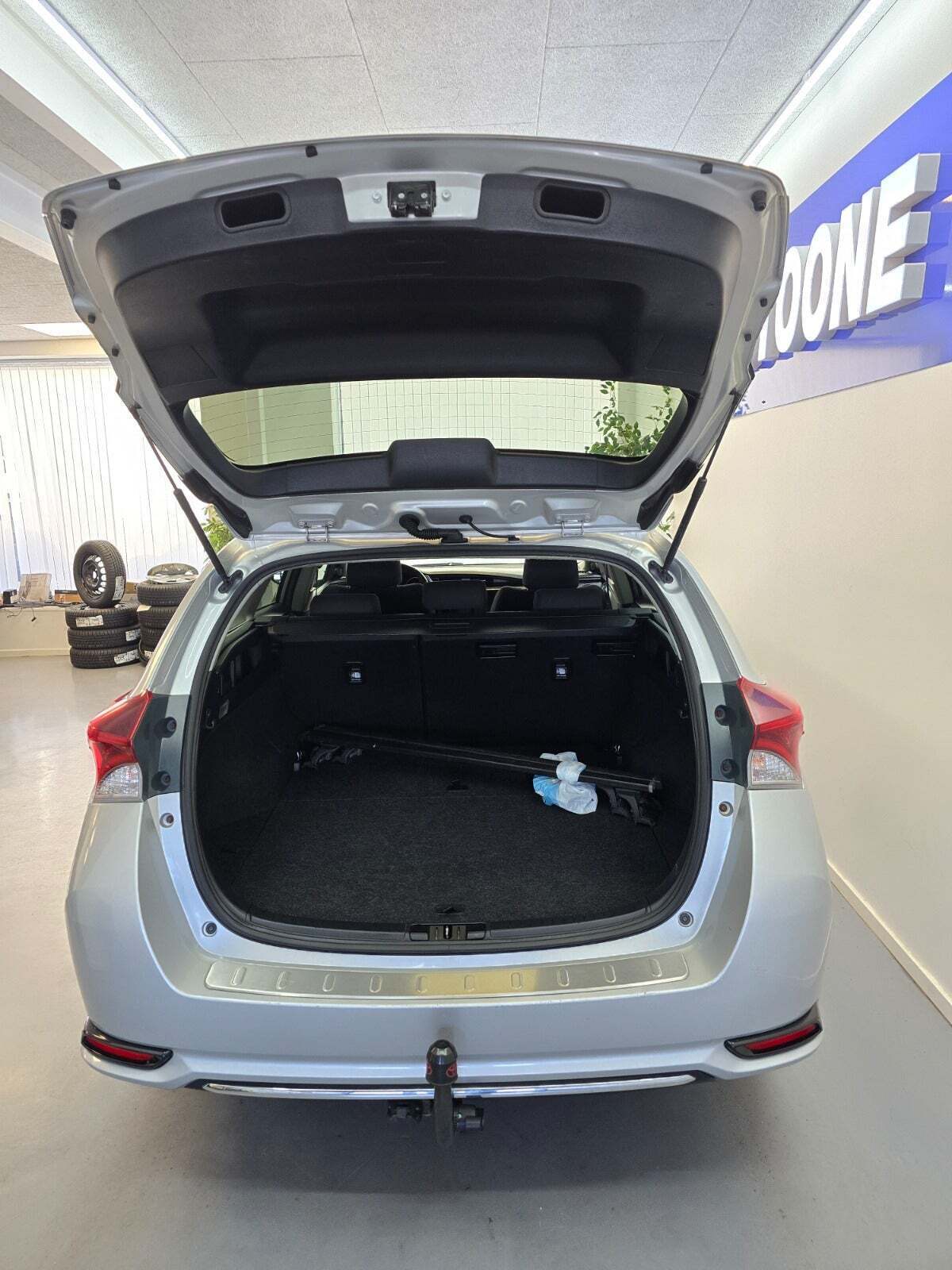 Sølv Toyota Auris fra 2015