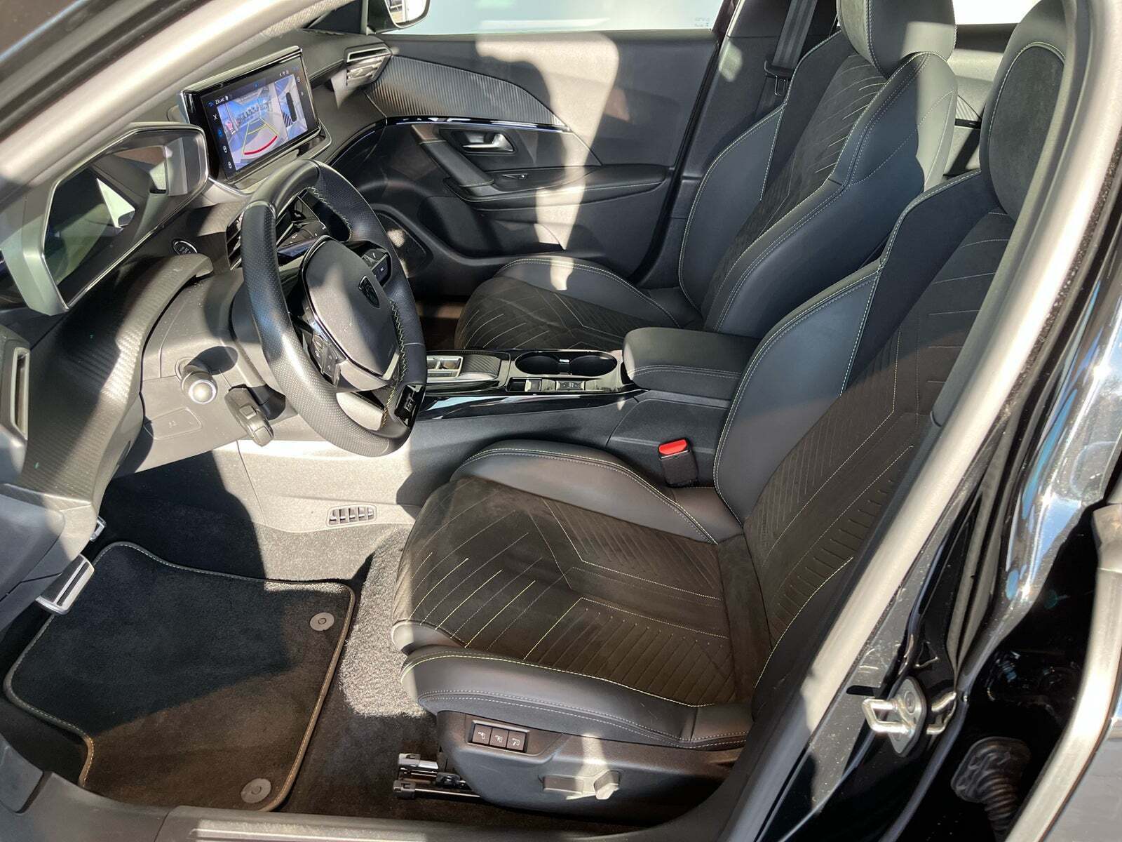 Peugeot e-2008 54 GT Sky