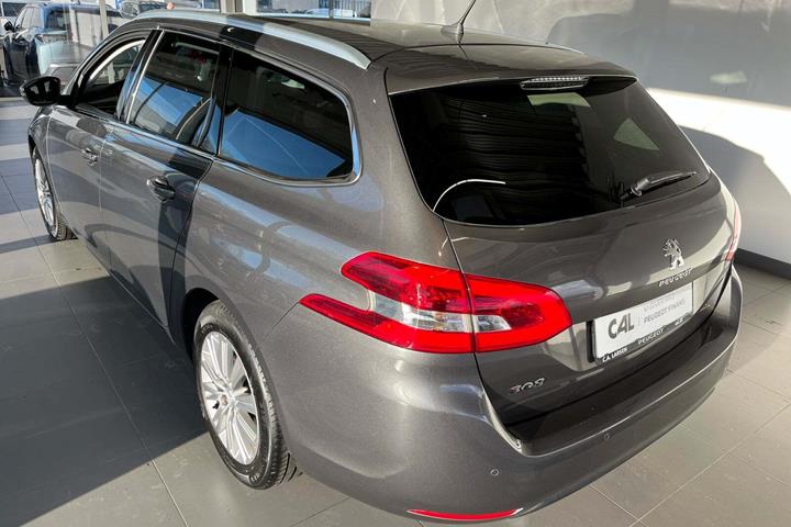 Sølv Peugeot 308 fra 2020