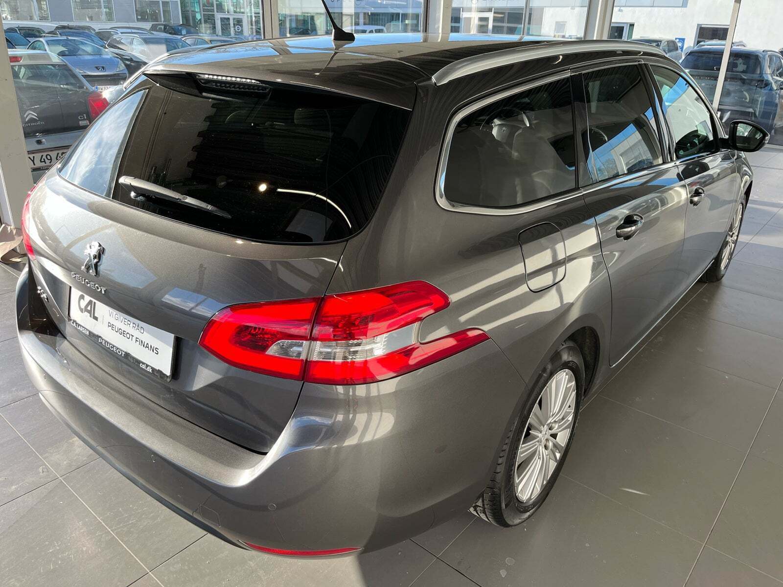 Sølv Peugeot 308 fra 2020