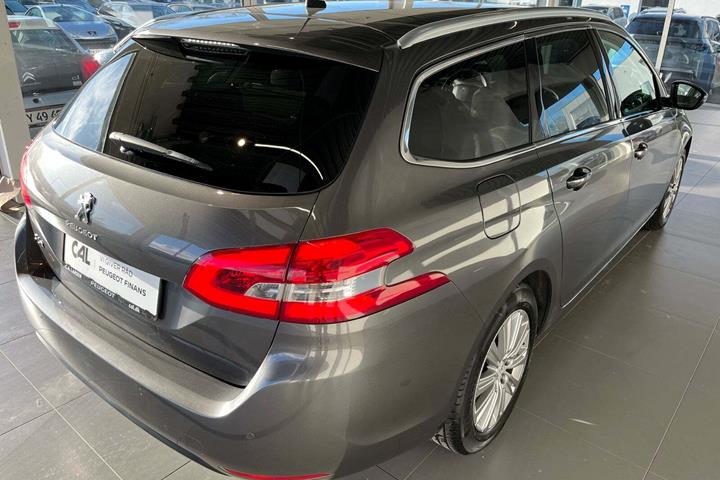 Sølv Peugeot 308 fra 2020