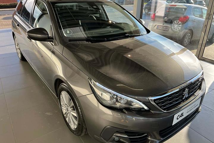 Sølv Peugeot 308 fra 2020