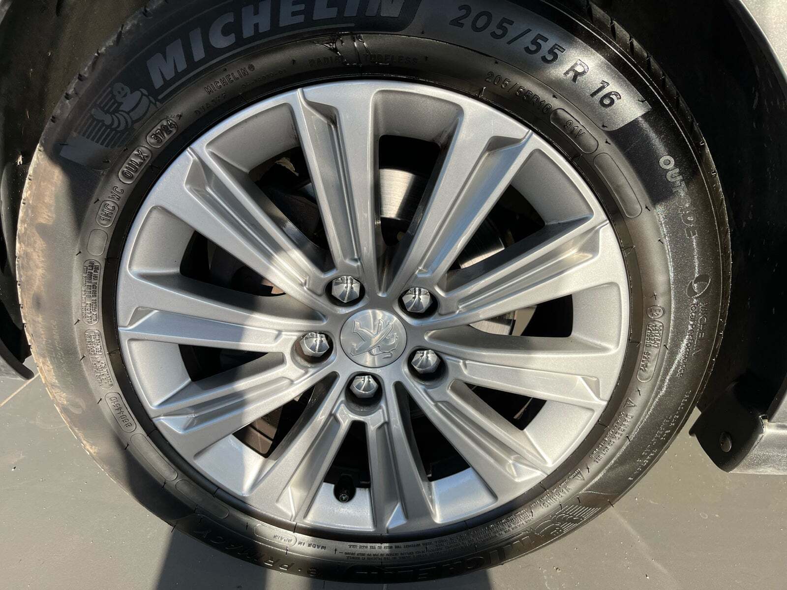 Sølv Peugeot 308 fra 2020