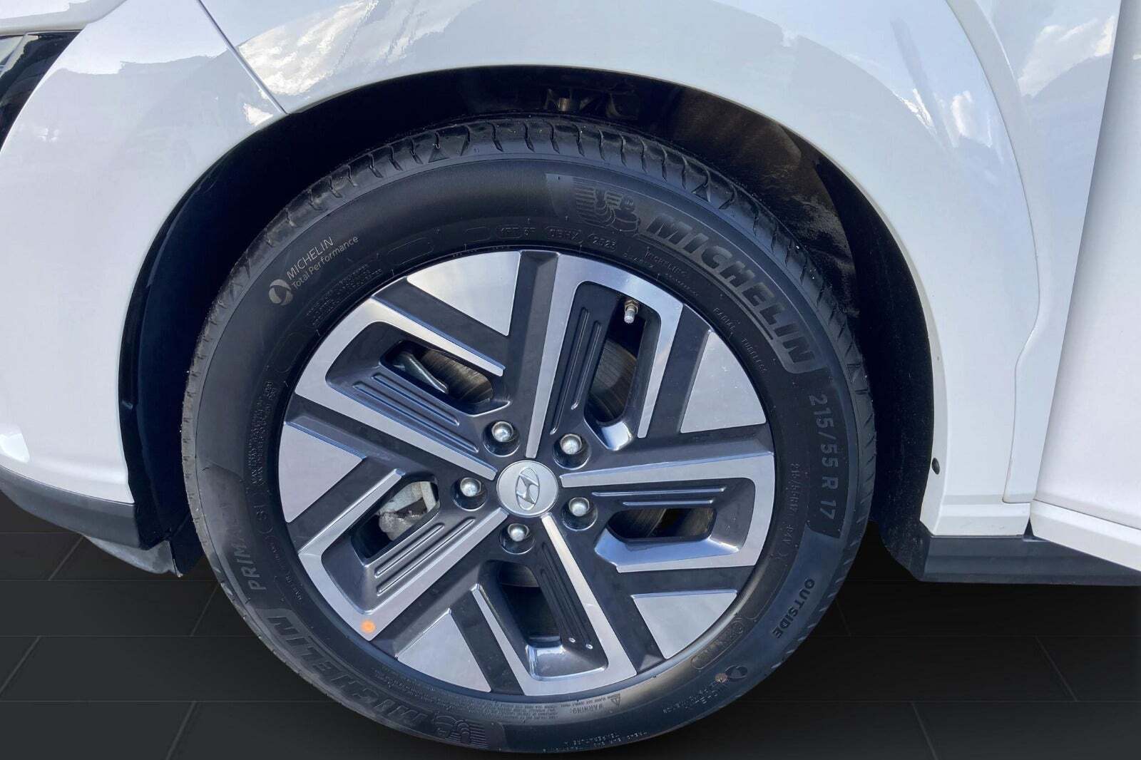 Hvid Hyundai Kona fra 2021