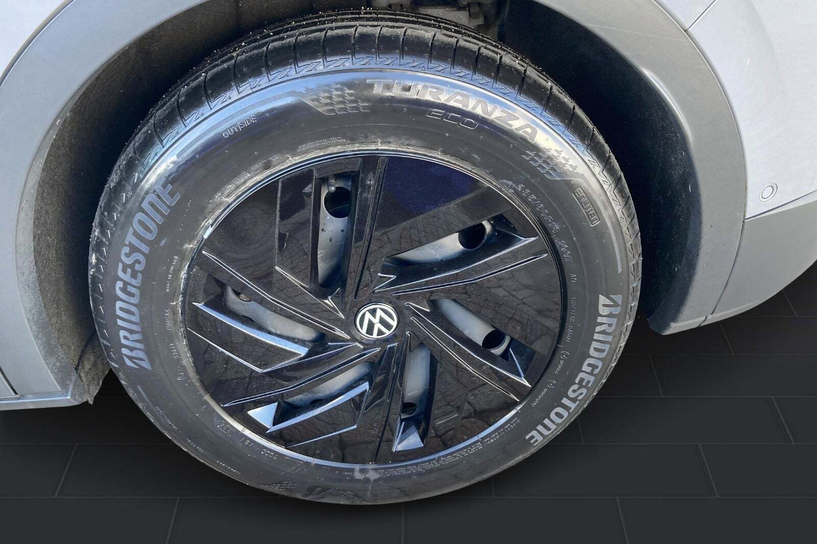 Grå VW ID.4 fra 2023