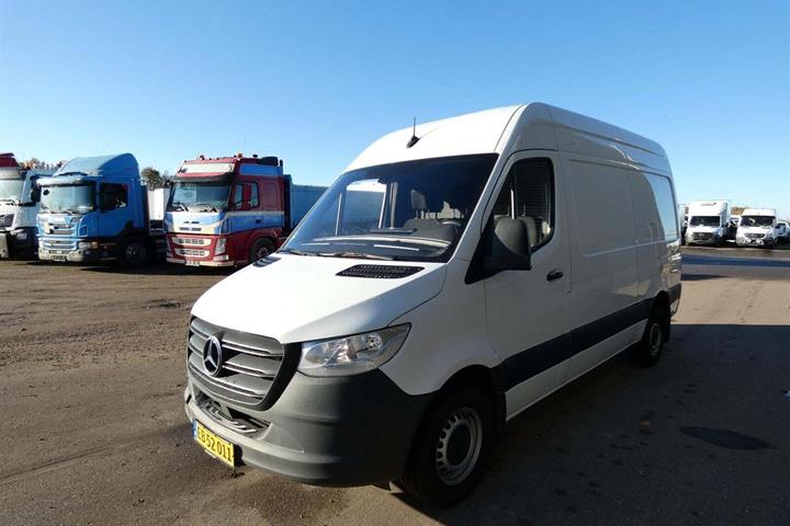 Hvid Mercedes Sprinter 317 fra 2021