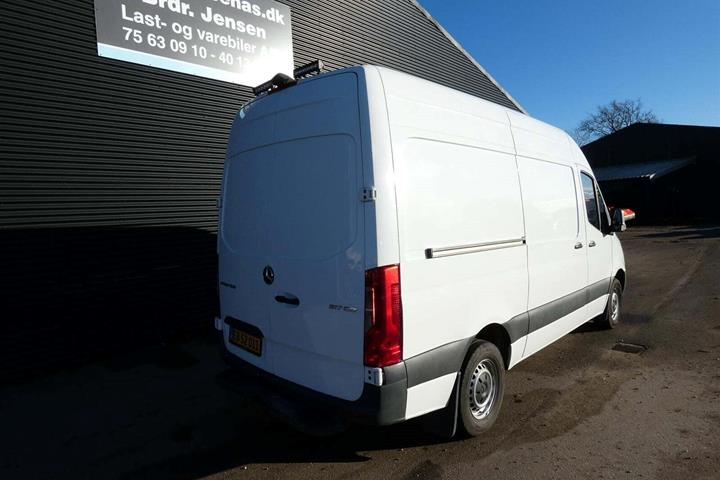 Hvid Mercedes Sprinter 317 fra 2021