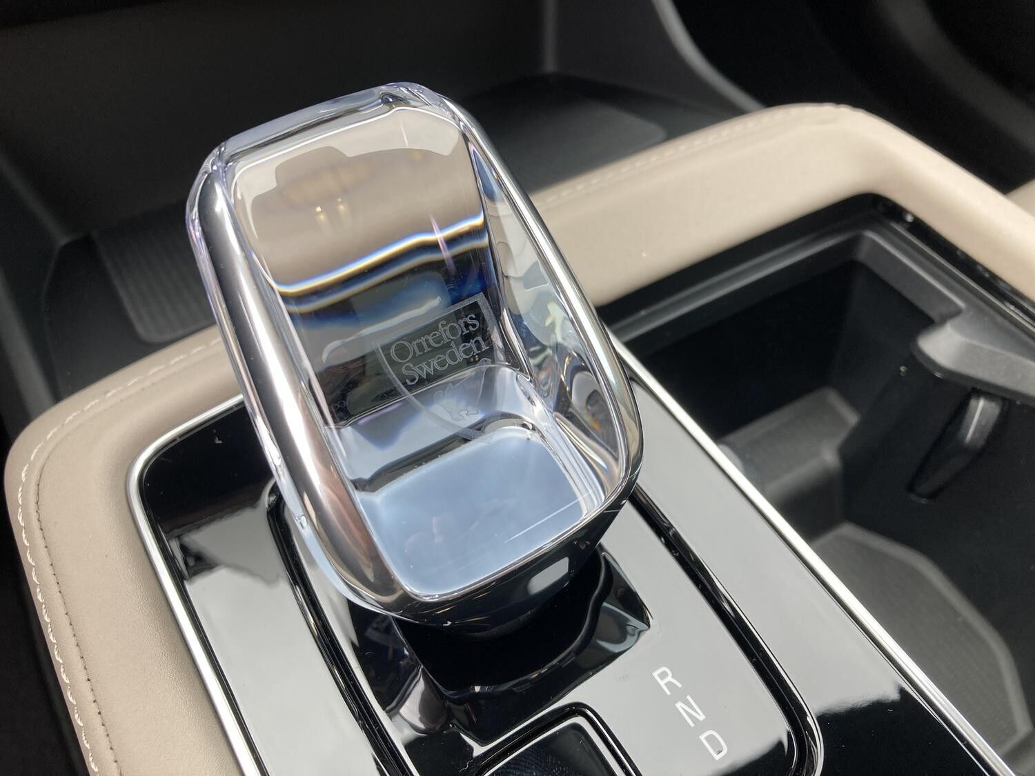 Sort Volvo XC90 fra 2025