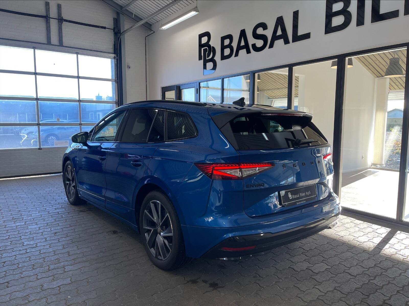 Blå Skoda Enyaq fra 2021