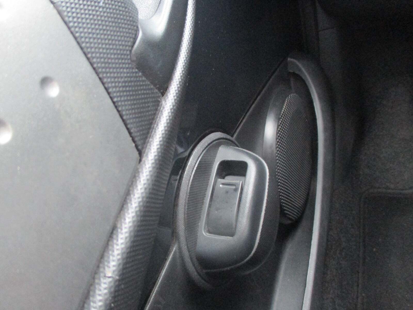 Grå Peugeot 107 fra 2014