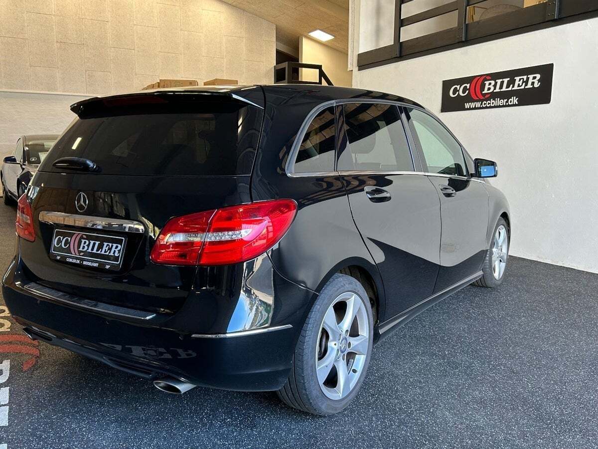 Sort Mercedes B180 fra 2014
