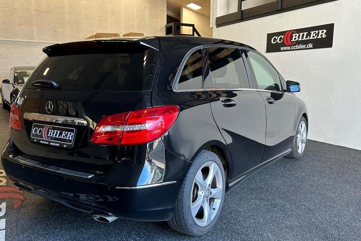 Sort Mercedes B180 fra 2014