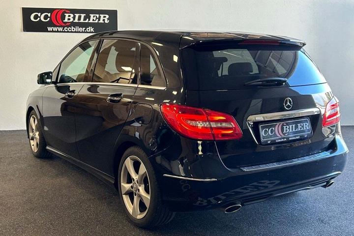 Sort Mercedes B180 fra 2014