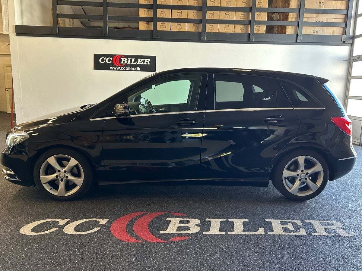 Sort Mercedes B180 fra 2014
