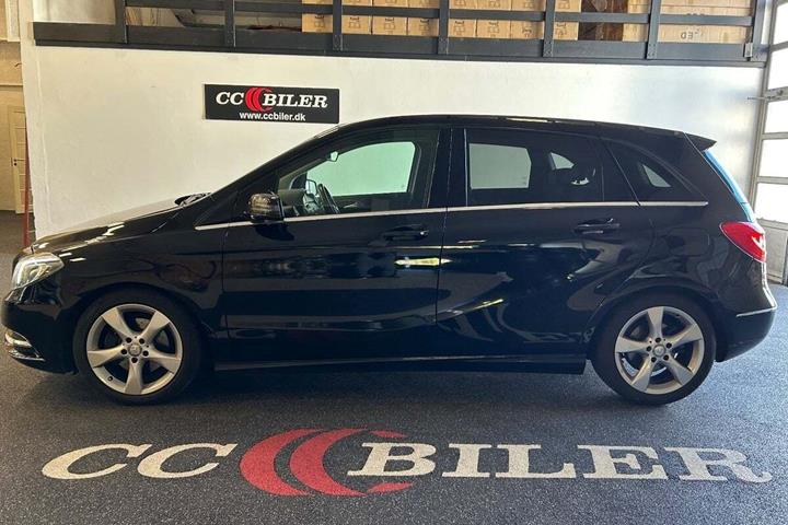 Sort Mercedes B180 fra 2014