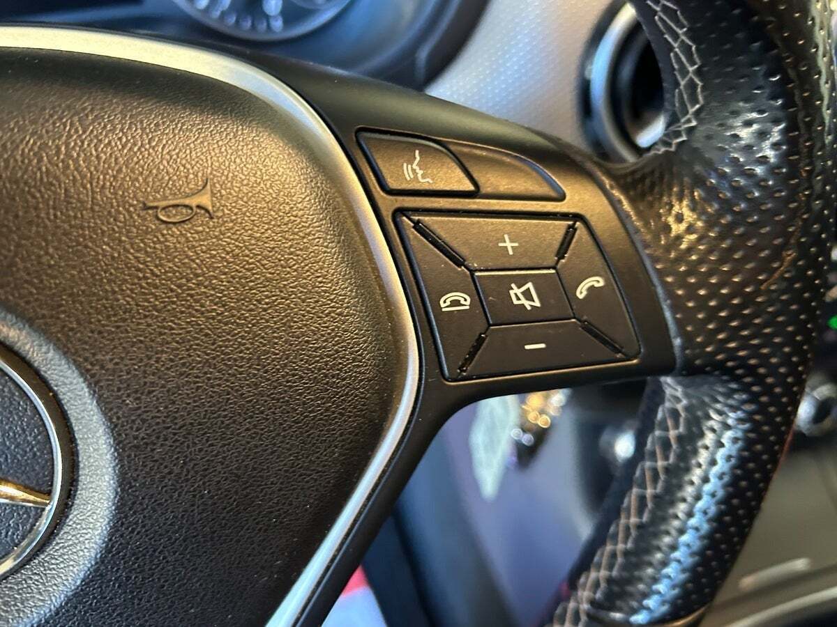 Sort Mercedes B180 fra 2014