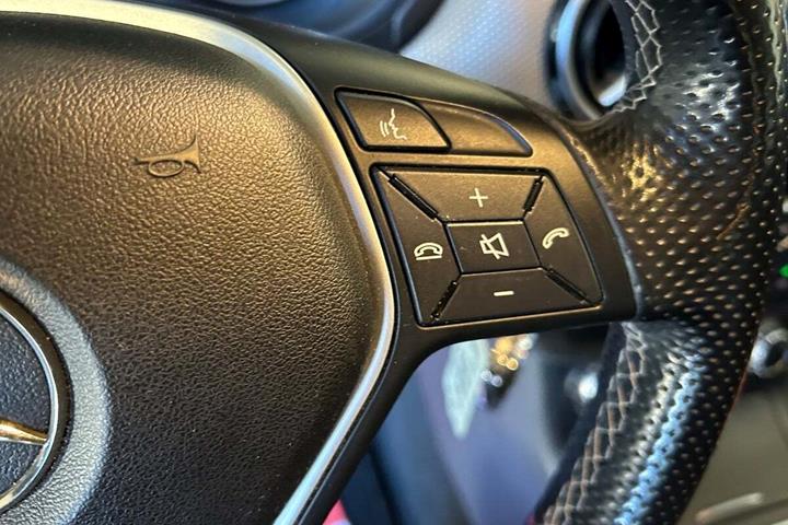 Sort Mercedes B180 fra 2014