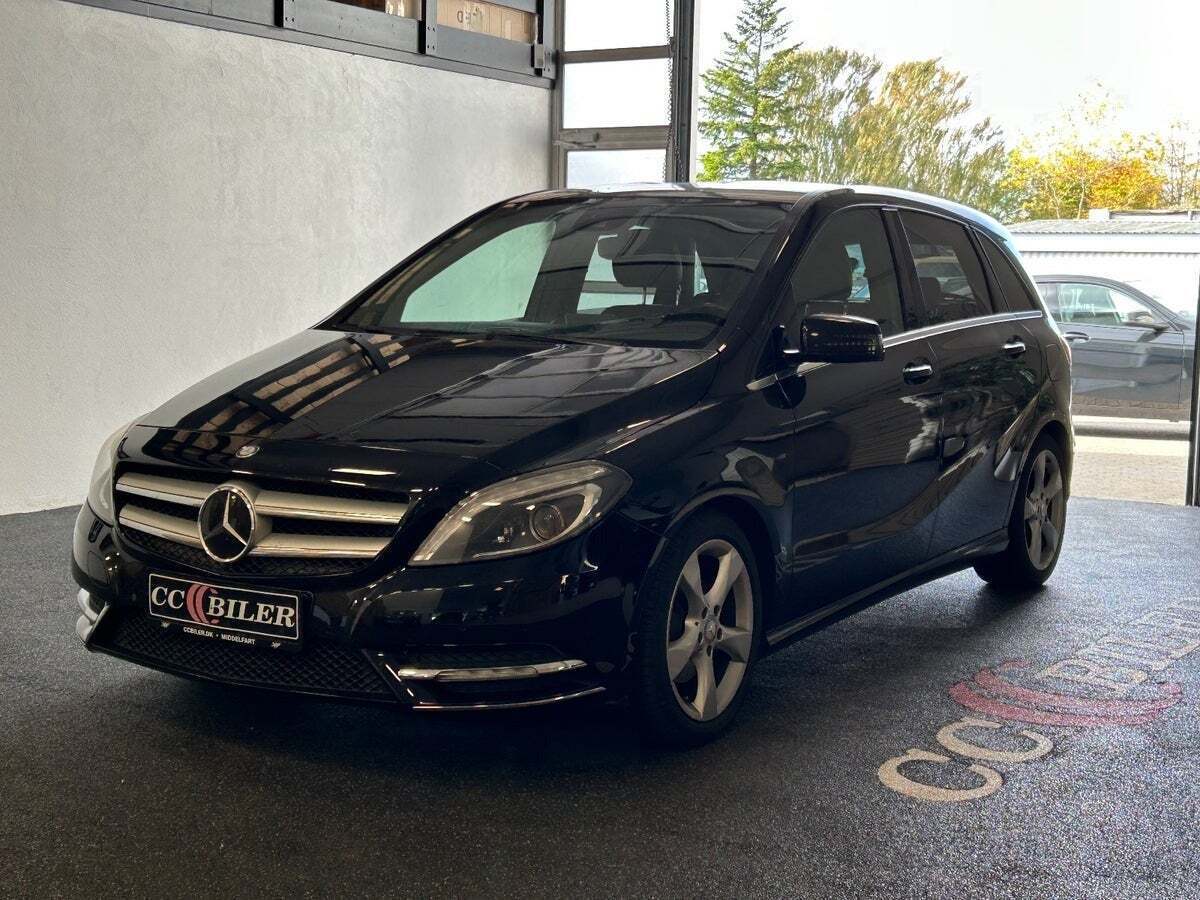 Sort Mercedes B180 fra 2014