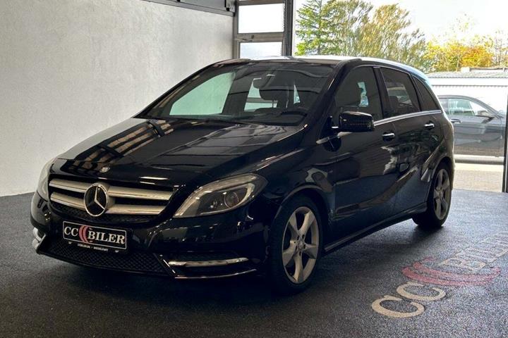 Sort Mercedes B180 fra 2014