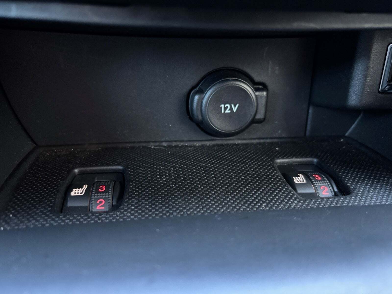 Blå Peugeot 308 fra 2021