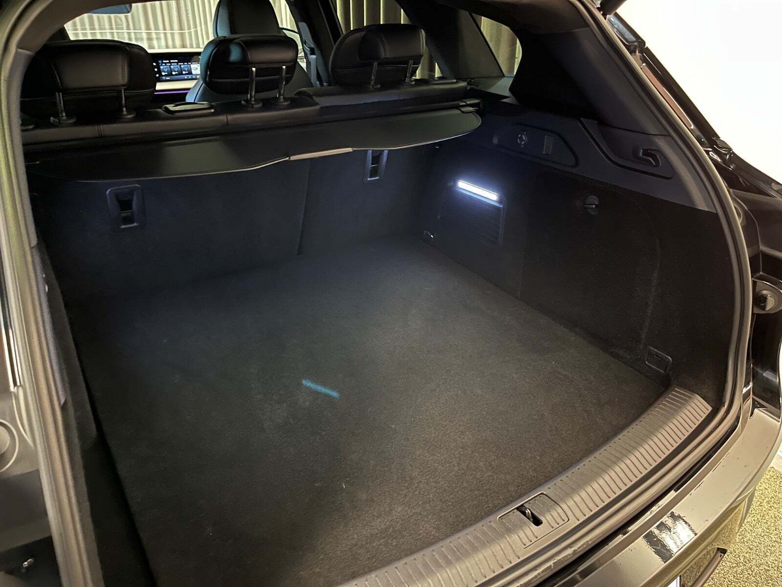 Sort Voyah Free fra 2024