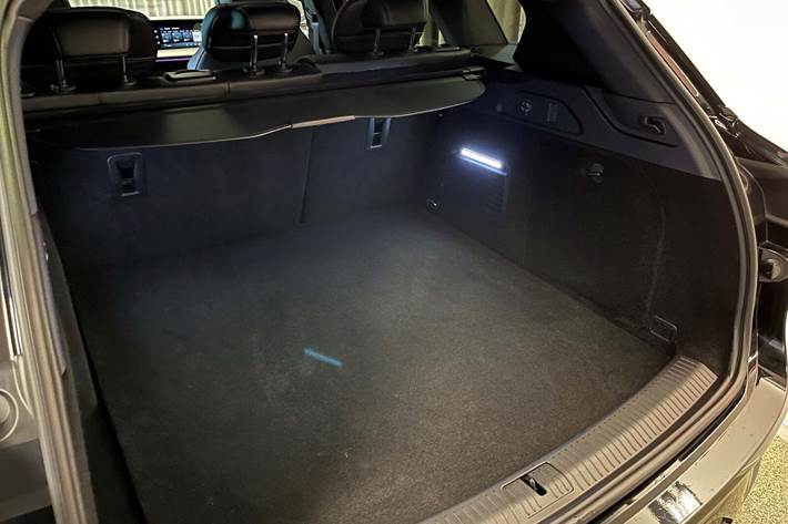 Sort Voyah Free fra 2024 set udefra