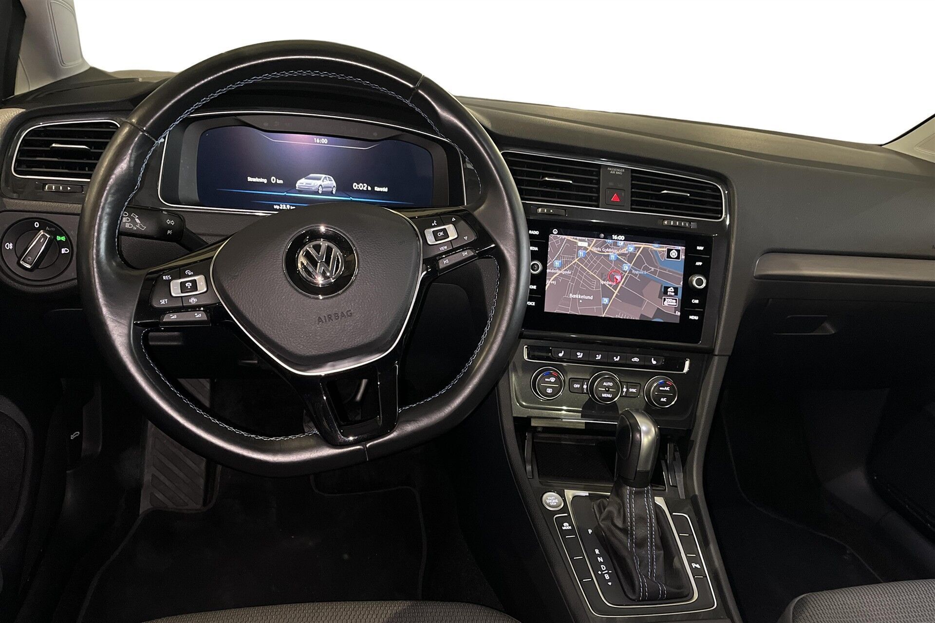 Hvid VW e-Golf fra 2020 set indefra