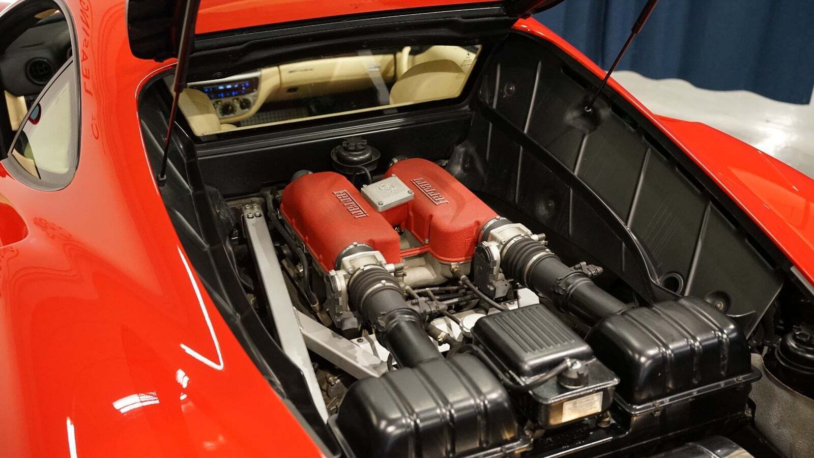 Rød Ferrari 360 fra 2001