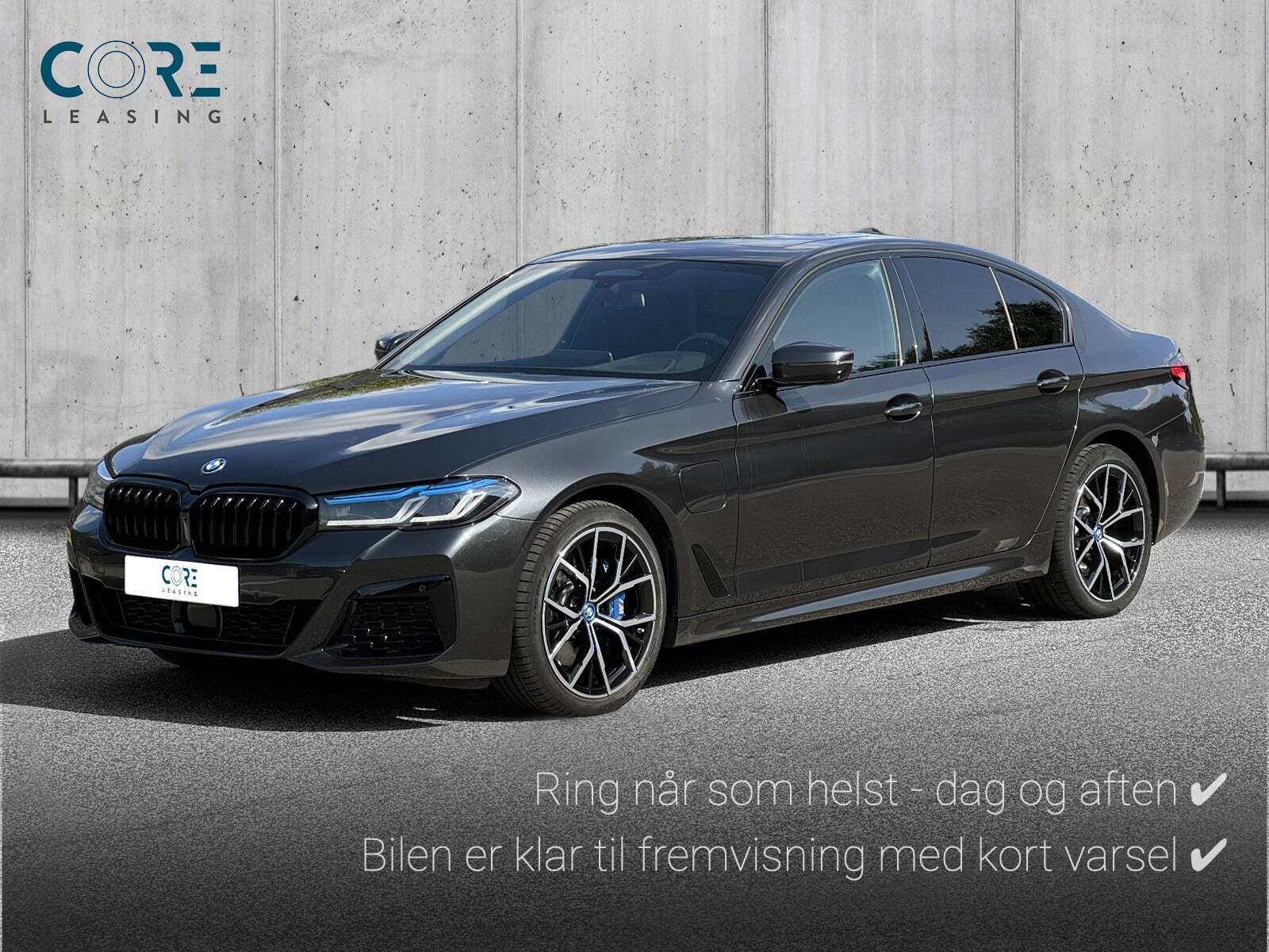 Grå BMW 545e fra 2022