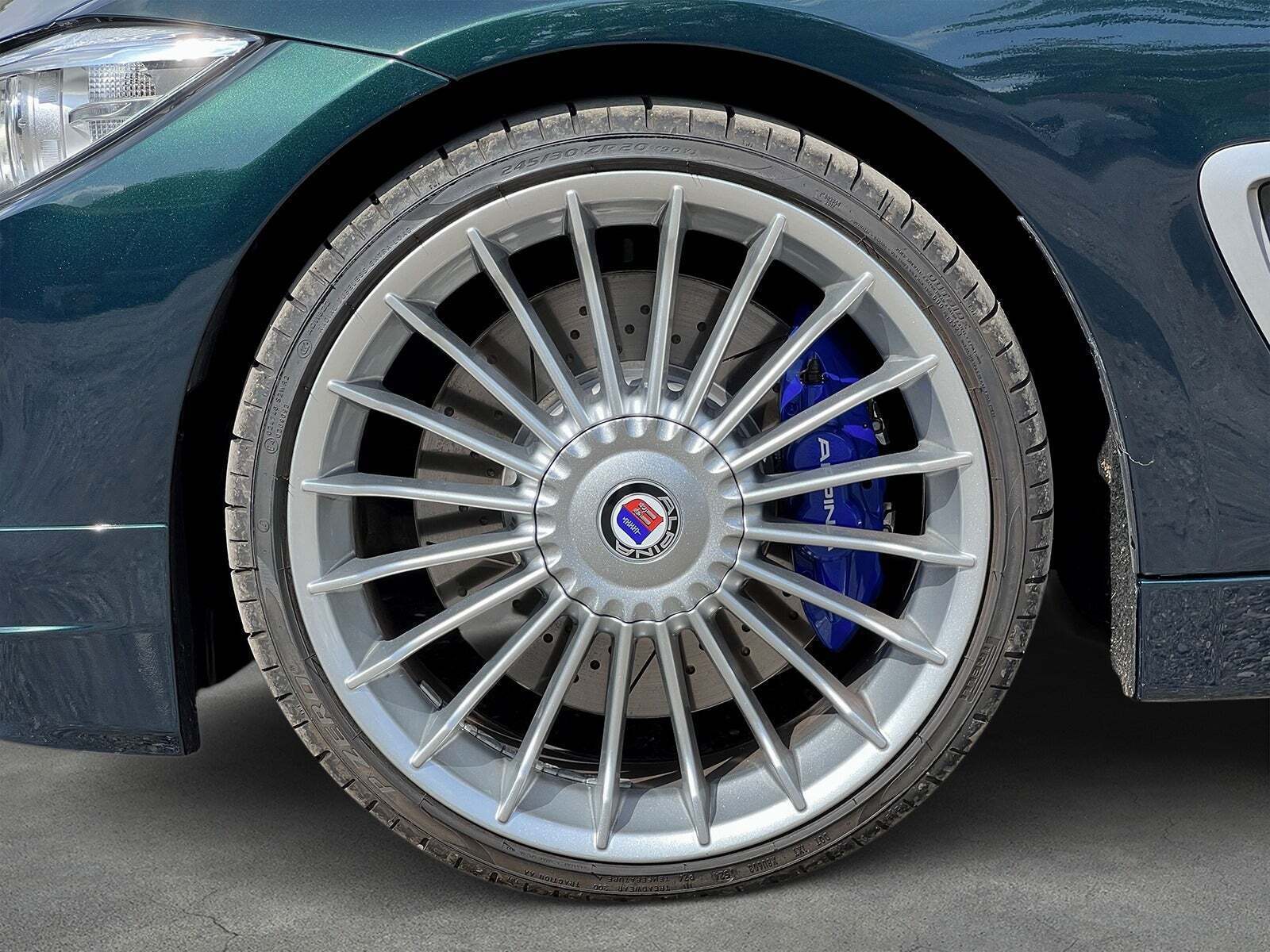 Grøn Alpina B4 fra 2016 set udefra