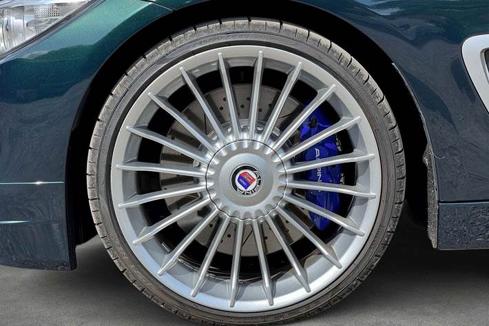 Grøn Alpina B4 fra 2016 set udefra