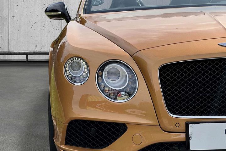 Gul Bentley Continental GTC fra 2016